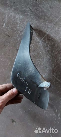 Брызговик передний левый на Kia Shuma