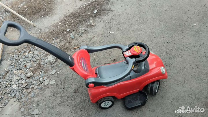 Детская машина каталка с ручкой