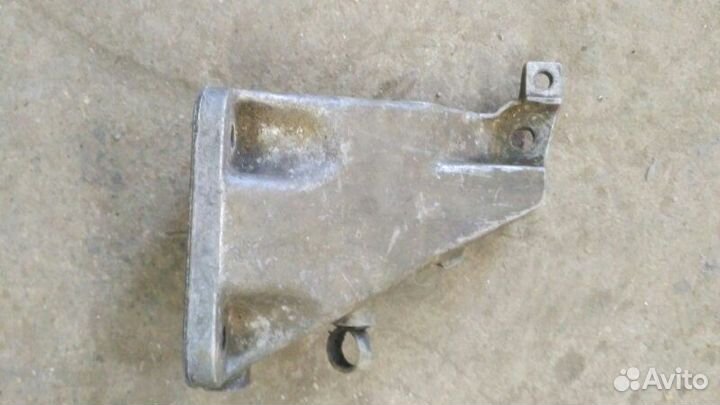 Кронштейн двигателя правый Bmw 5-Series E34