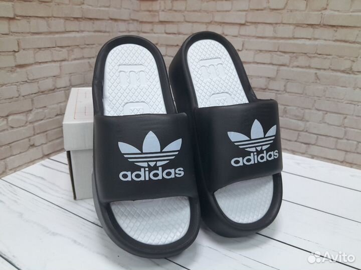 Шлепанцы Adidas женские