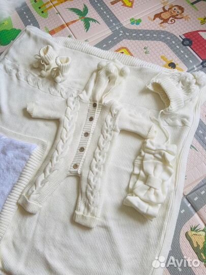 Костюм на выписку вязанный