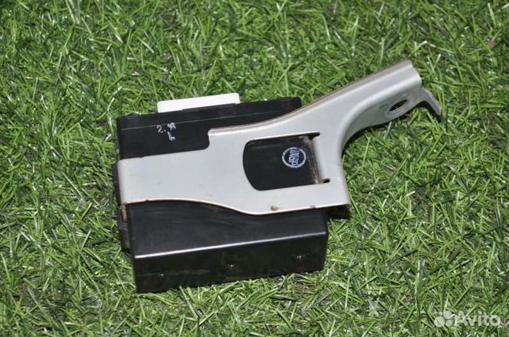 Реле поворота Toyota Tundra 3UR-FBE 2009