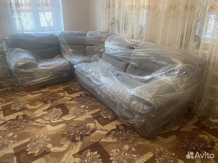 Диван,в отличном состоянии