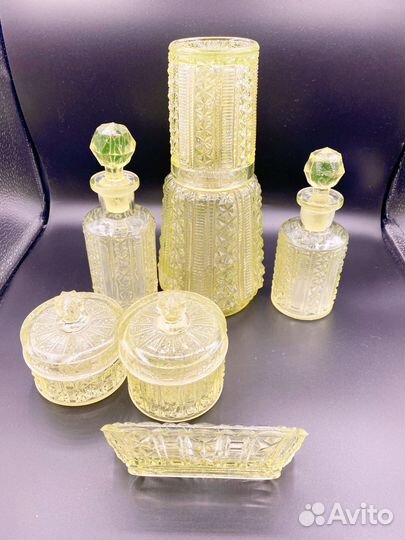 Набор предметов из уранового стекла