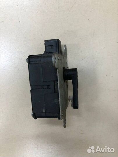 Моторчик привода заслонок отопителя Kia Spectra