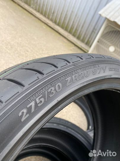 Kumho Ecsta PS71 245/35 R20 и 275/30 R20 97Y