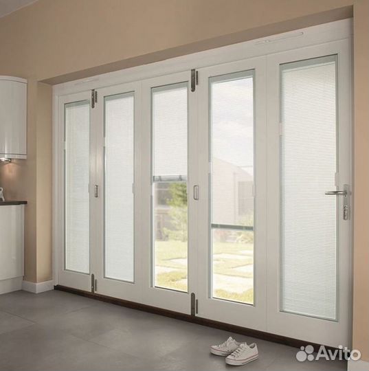 Пластиковая дверь / входная группа