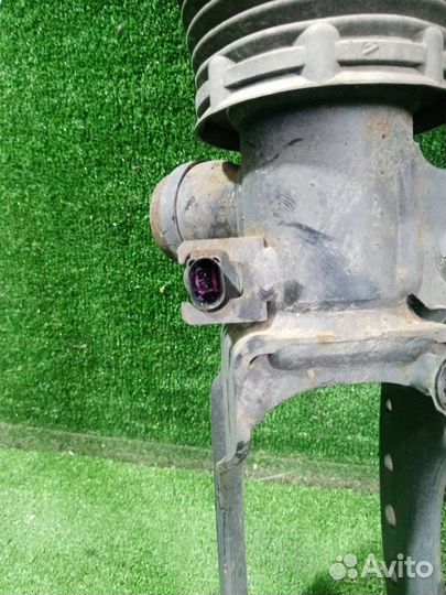 Стойка подвески передняя правая Porsche Cayenne