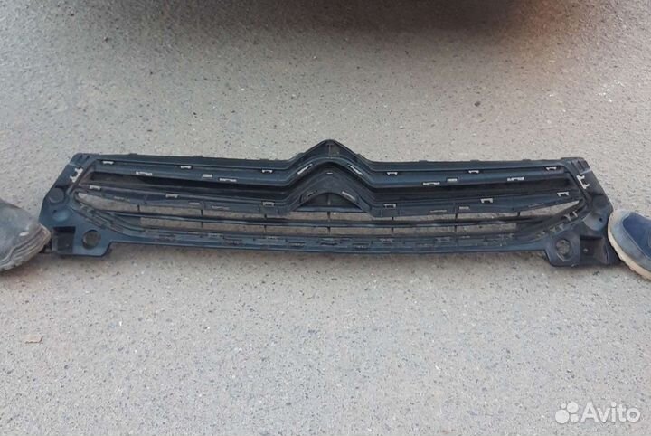 Решетка радиатора на citroen c-Elysee 2013 новая