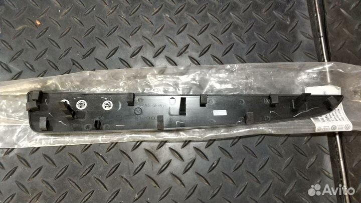 Декор. накладка Audi Q5