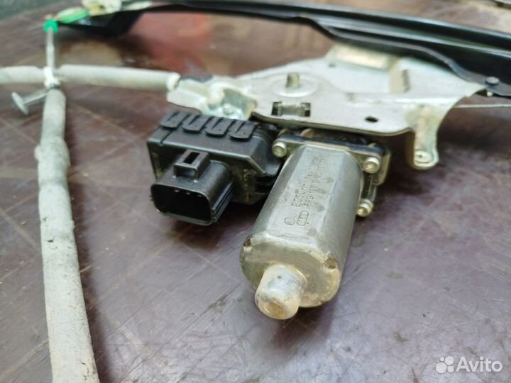 Стеклоподъемник передний правый Ford Focus хэечбек