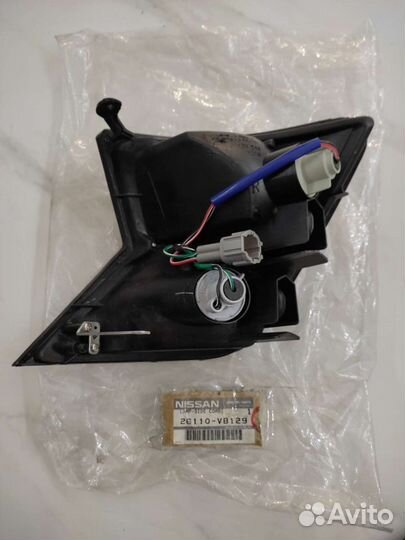 Поворотник правый Nissan Patrol Y61 дорестайлинг