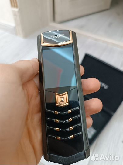 Vertu Signature S Design Red Gold Black DLC, 4 ГБ