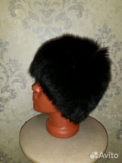 Меховая шапка на вязанной основе