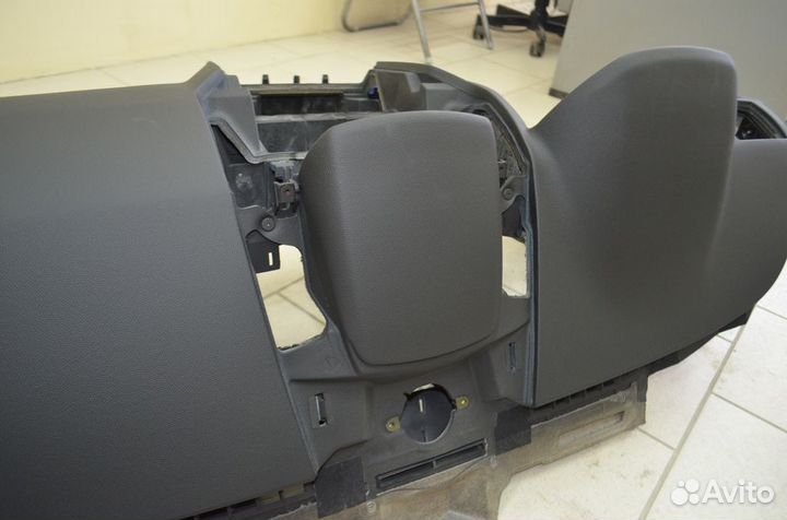 Торпедо панель приборов Opel Zafira