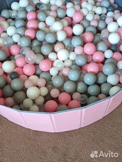Сухой бассейн с шариками
