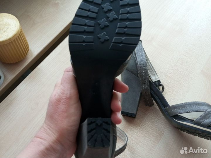 Босоножки женские 38 размер