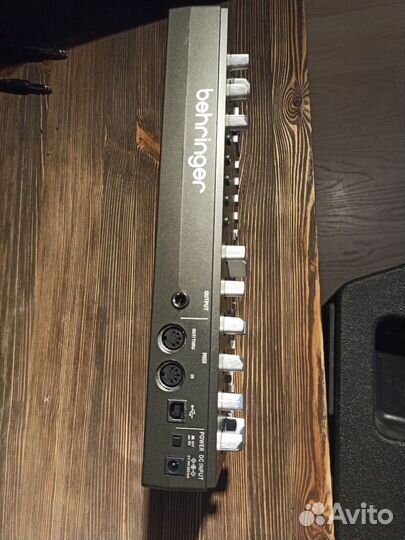 Аналоговый синтезатор behringer TD-3-BK