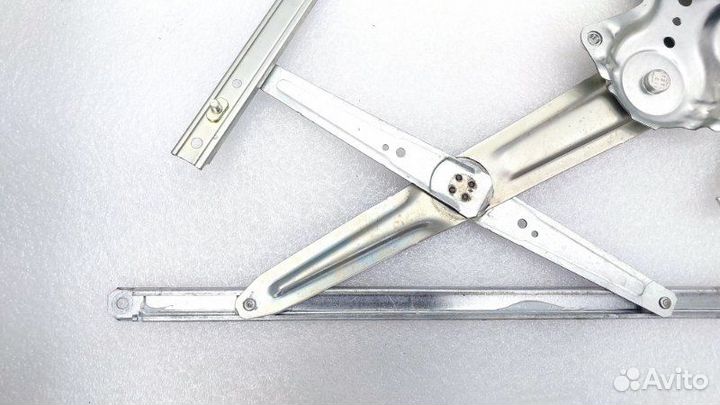 Стеклоподъемник передний правый Mitsubishi