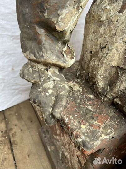 Памятник Ульянов Ленин с книгой