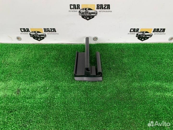 Накладка салазки сиденья передняя правая (R) BMW 5