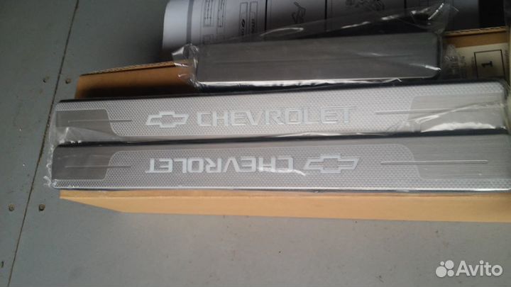 Накладки на пороги Круз с подсветкой. Новый. Ориги