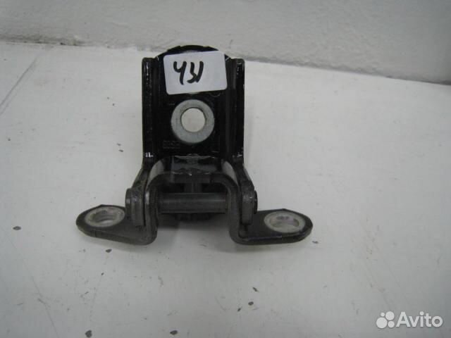 824202F030 Петля двери передней