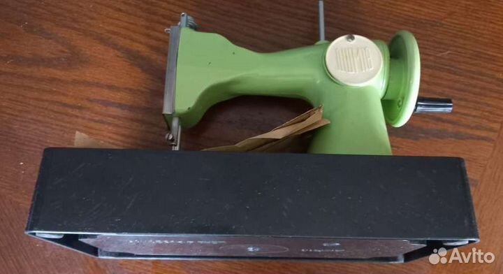 Швейная машинка дшм-18. Детская