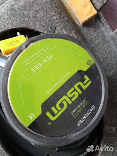 Задняя полка с колонками на приору