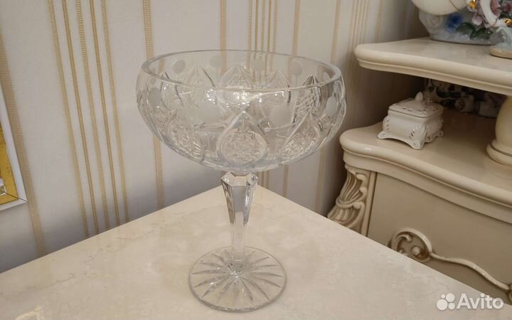Ваза для конфет на ножке хрустальная большая