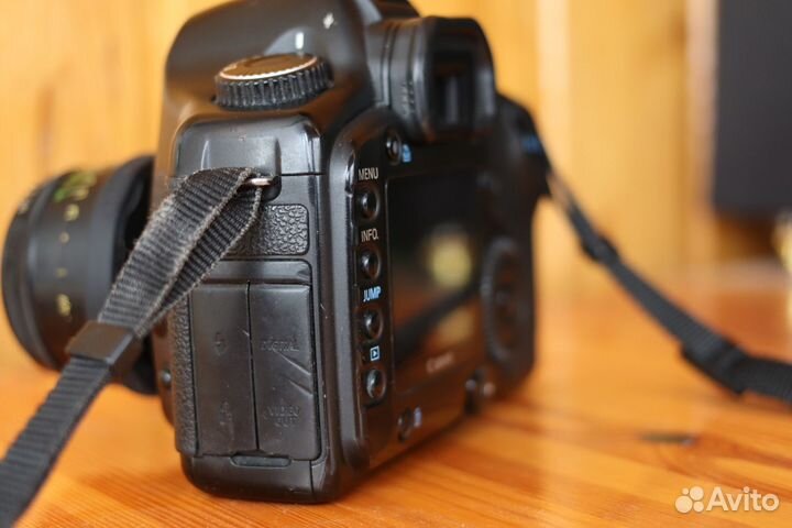 Полнокадровый фотоаппарат canon Canon 5D Mark1