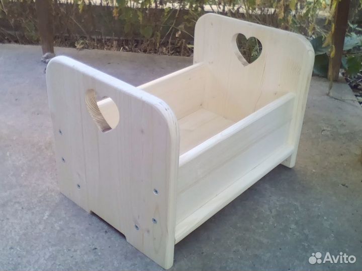 Детская кроватка для кукол