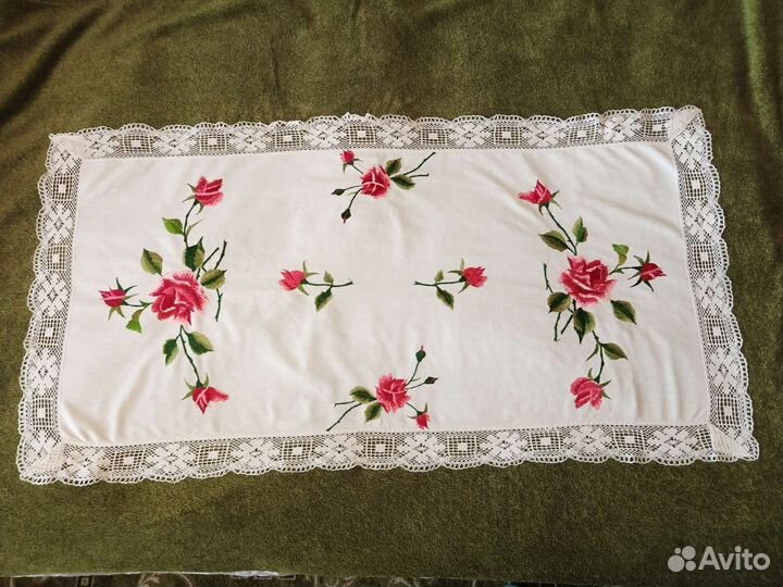 Кружевная вышитая дорожка
