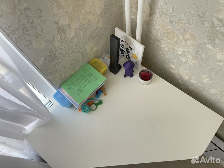 Угловой письменный стол