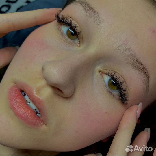 Модель на наращивание ресниц