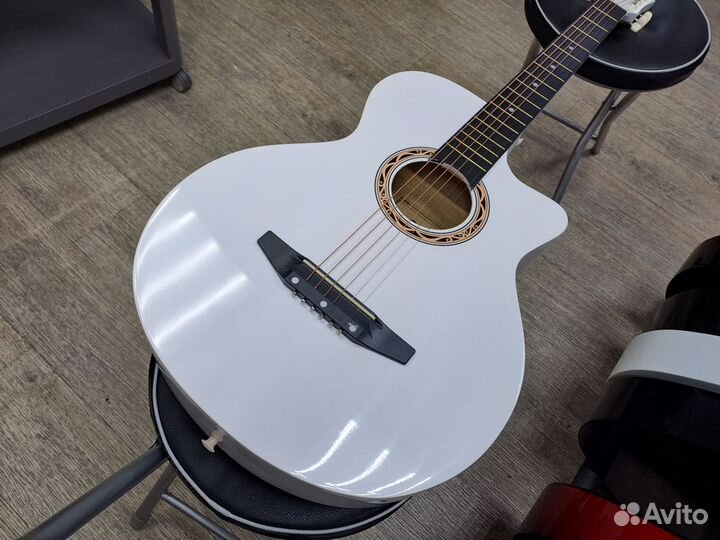Гитара акустическая белая с металлическими струн