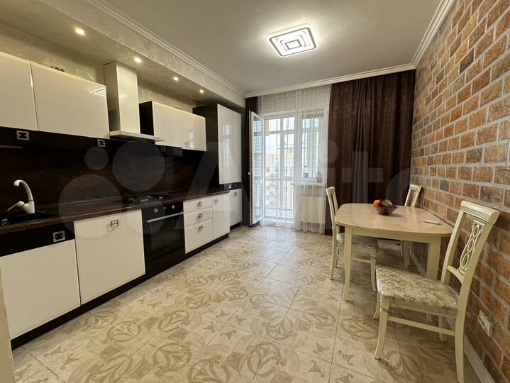 2-к. квартира, 90 м², 15/21 эт.