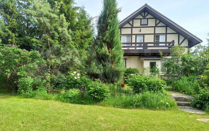 Коттедж 180 м² на участке 12 сот.