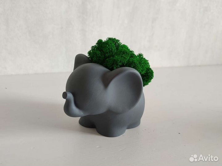 Слоник со мхом