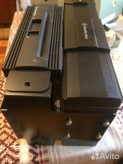 Блок навигации и CD-чейнджер от G 500 (под сидение