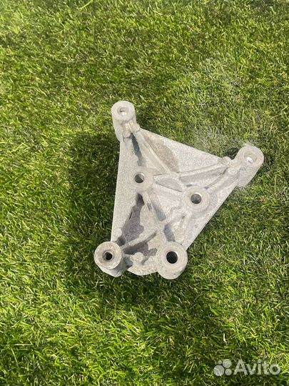 Кронштейн двигателя Ford Explorer 6 U625 2020