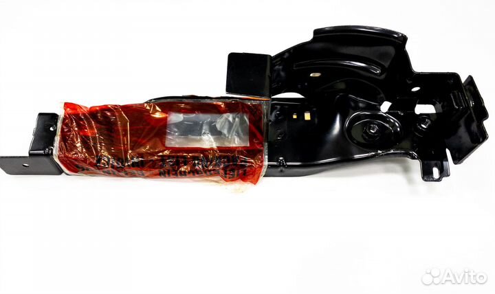 Кронштейн лонжерона правый 7213VR