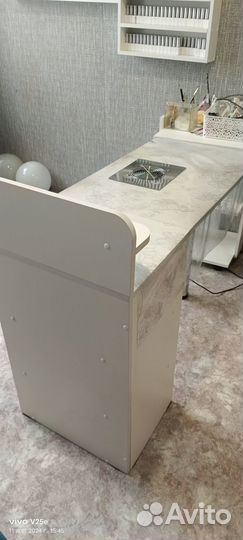 Маникюрный стол с пылесосом