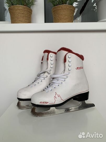 Коньки CCM размер 5W
