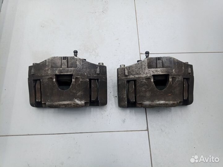 Суппорта тормозные передние Volvo XC90