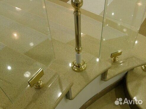 Лестница из кварцевого агломерата