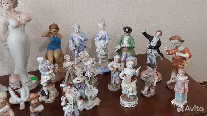 Фарфоровая статуэтка
