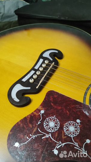 Электроакустическая гитара Gibson J200