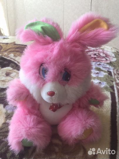 Весёлый розовый зайчик