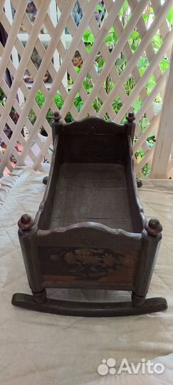 Старинная кровать для кукол. Дерево